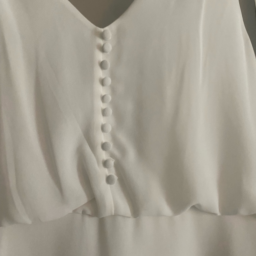 Elegant White Sleeveless Dress - Picture 3 of 7